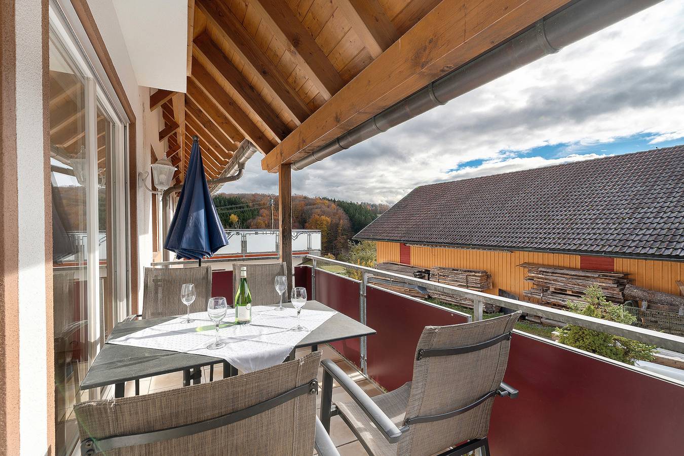 Apartamento inteiro, Apartamento vacacional 'Landblick' con balcón y wifi in Biederbach, Central Black Forest