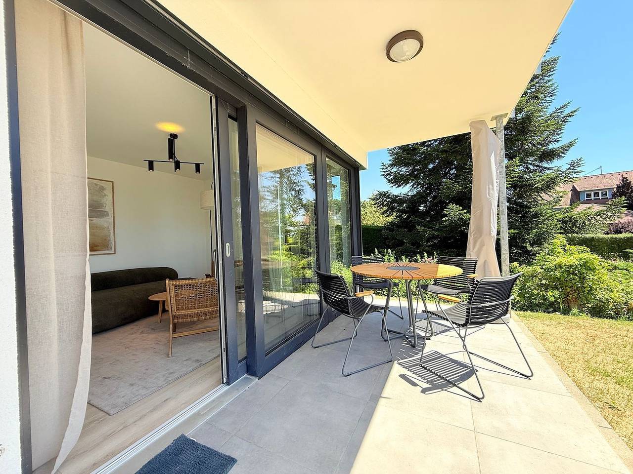 Ganze Wohnung, Moderne Suite Carpe Diem mit überdachter Terrasse nahe See und Strand in Uhldingen-Mühlhofen in Unteruhldingen, Obersee (Bodensee)