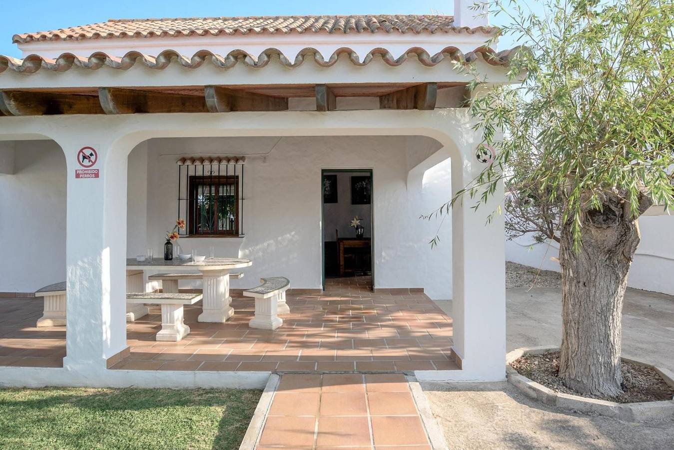 Casa vacanze 'Miguelin 8' con piscina condivisa, Wi-Fi e aria condizionata in Playa de Zahora, Barbate