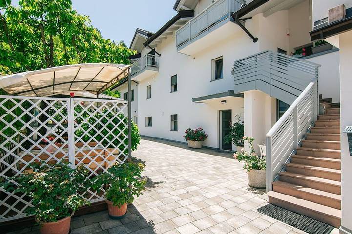 Ferienwohnung für 4 Personen, mit Balkon/Terrasse und Terrasse sowie Garten