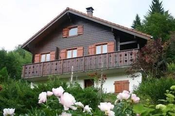 Chalet pour 6 personnes, avec balcon ainsi que sauna et jardin à Rochesson