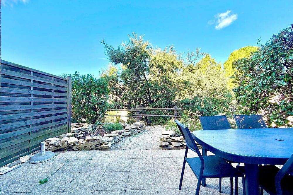 Entire apartment, Terrasse du Sud, 4 guests, Pool in Calvisson in Calvisson, Nimes region