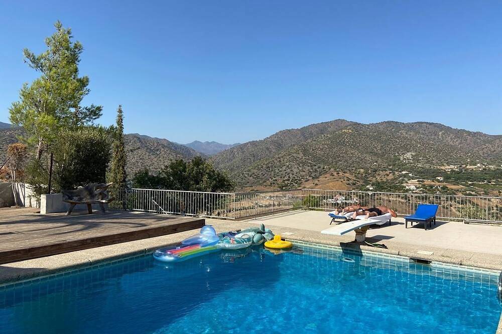 Spacious 6-bedroom villa in marvelous Limassol with Ac, fitness room in Πισσούρι, Südzypern