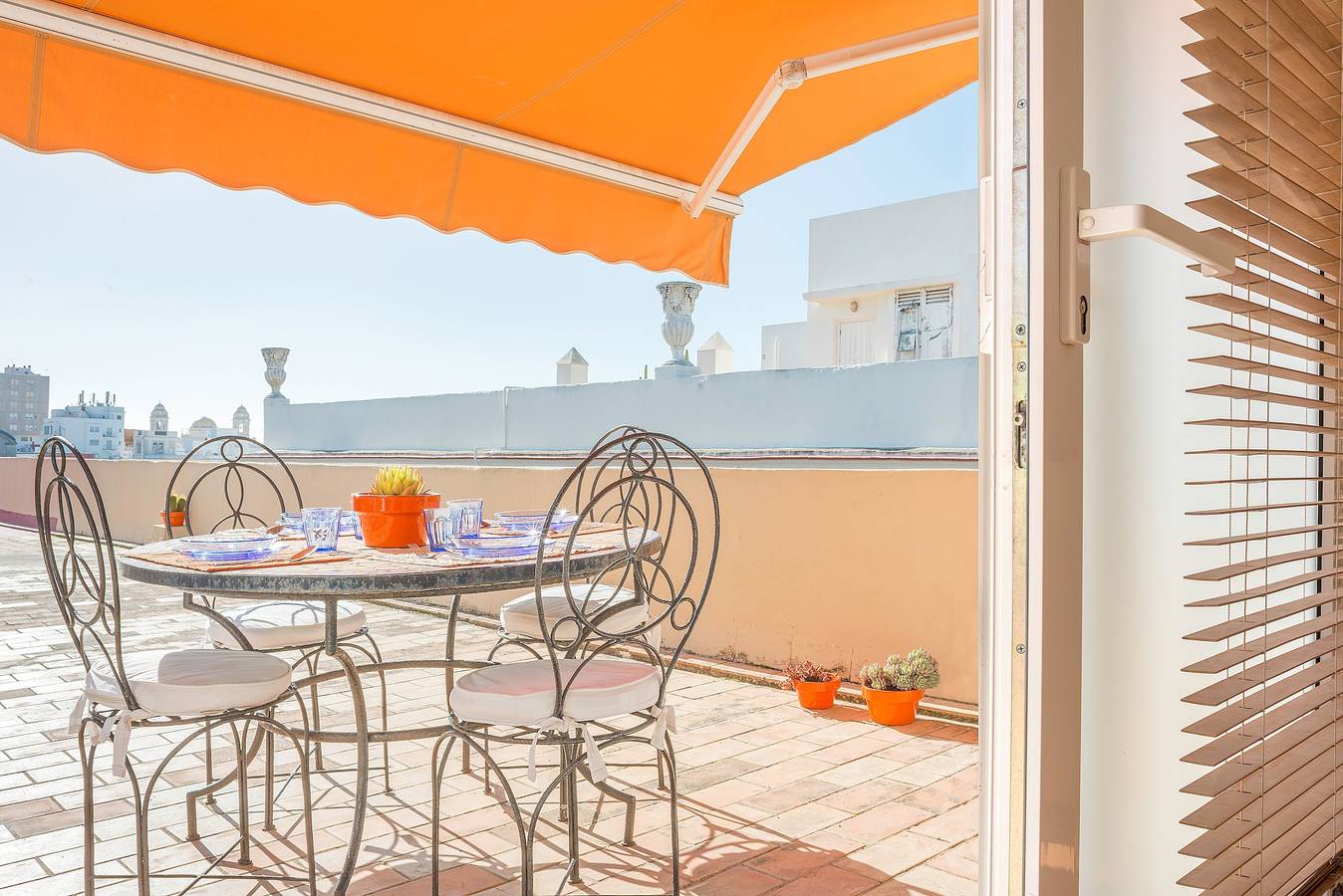 Apartamento entero, Apartamento céntrico con terraza en la azotea, Wi-Fi y aire acondicionado in Cádiz, Costa de la Luz