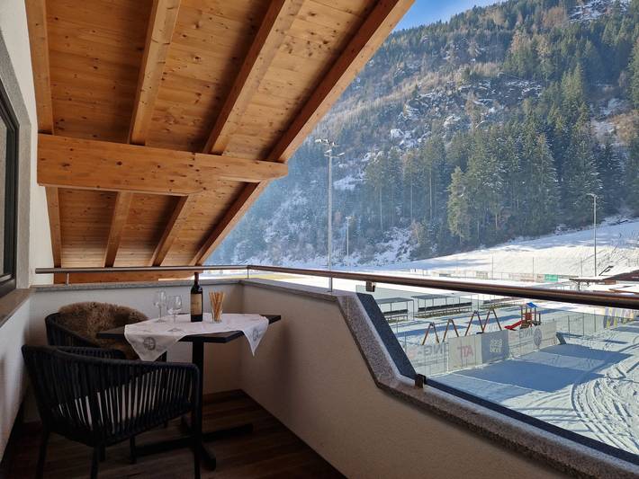 Ferienwohnung für 4 Personen, mit Balkon und Garten sowie Ausblick in der Zillertal Arena