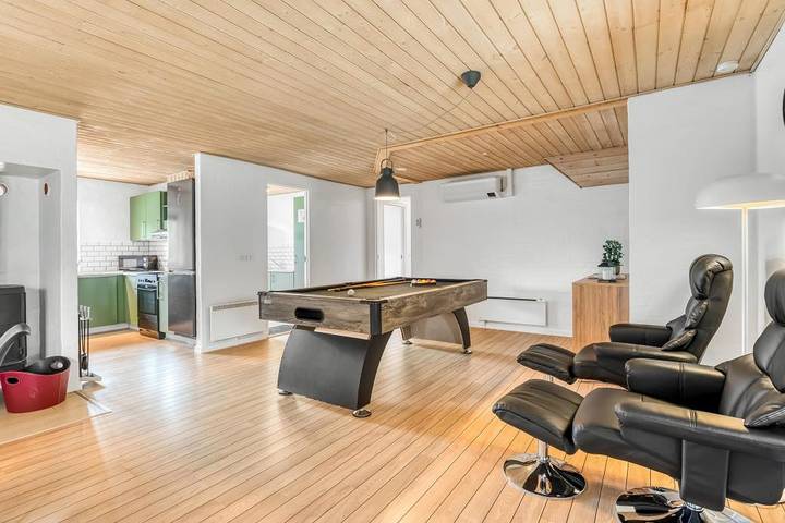 Øhusevej 18 is a lovely pool house where dogs are allowed, and it includes a pool table. in Ulfborg, Región de Holstebro