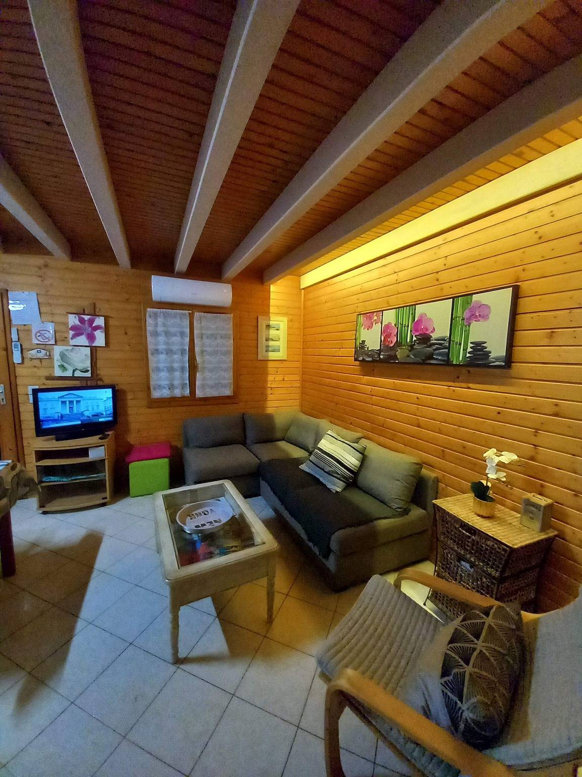 Chalet 'Charmant Gîte Proche Arcachon' avec Terrasse Privée, Jardin et Climatisation in La Teste-de-Buch, Région d'Arcachon