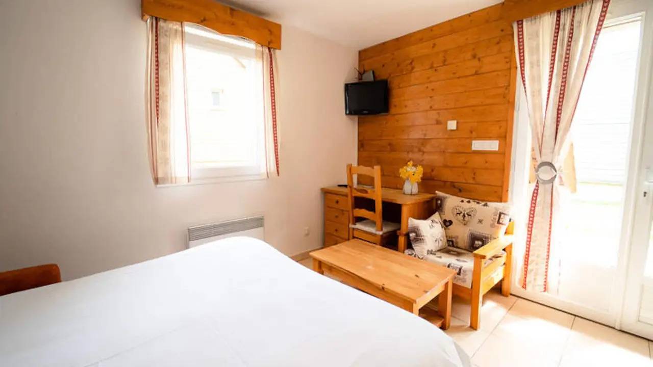 Appartement de vacances entier, Appartement confortable sur la terrasse avec télévision et sèche-linge in Peyre-en-Aubrac, Région de Mende