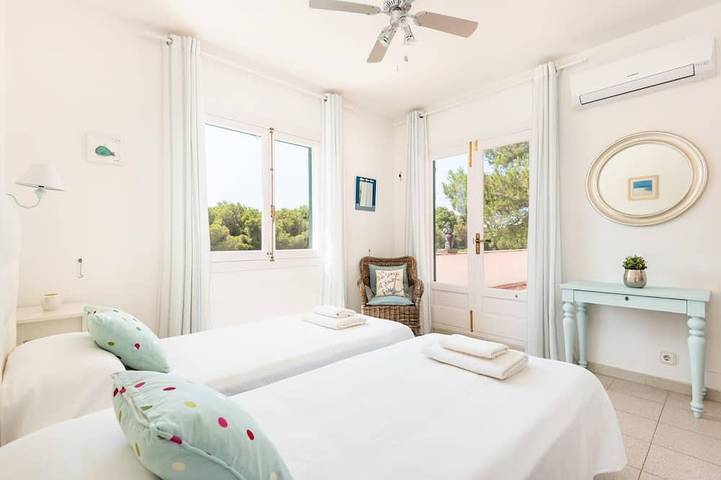 Casa Aina - Four Bedroom Villa, Sleeps 8 in Son Parc, Es Mercadal