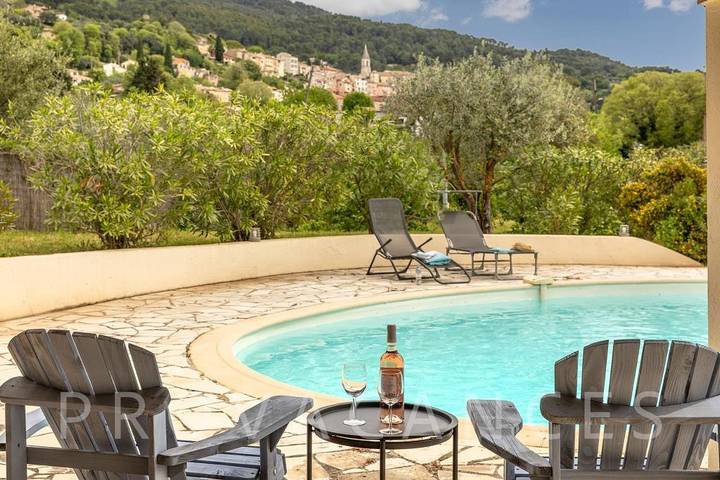 Location de vacances pour 6 personnes, avec jardin et piscine à Callas - 2