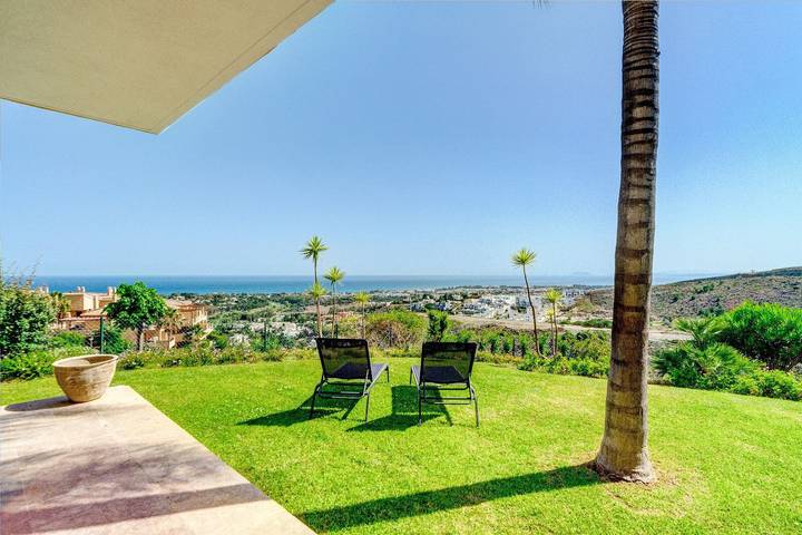 Ganze Wohnung, Ferienwohnung "Hacienda Senorio Cifuentes" mit Meerblick, Gemeinschaftspool und WLAN in Paraiso Park, Benahavís