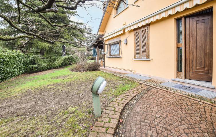 Gîte pour 5 personnes, avec piscine et terrasse à Merone