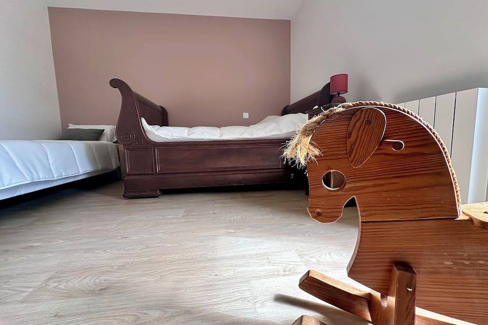 Entre St Malo et Rennes, grande maison 12 couchages Chez Yvonne in Irodouër, Région de Rennes