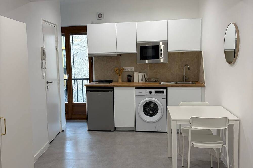 Ganze Wohnung, Cosy studio - Historic center of Manosque - Near Iter in Manosque, Regionaler Naturpark Luberon