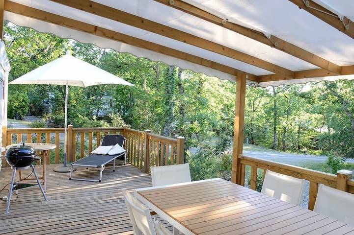 Gîte pour 4 personnes, avec Terrasse et Jardin ainsi que Piscine et Sauna à Saint-Privat-de-Champclos