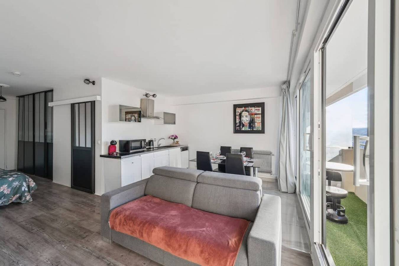 Apartamento entero, Spacious studio balcony -La D  fense-Bail Mobilit   in Courbevoie, Altos del Sena