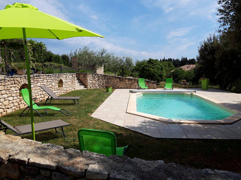 Charmant gîte avec terrasse privée et piscine in Orgnac-l'Aven, Ardèche