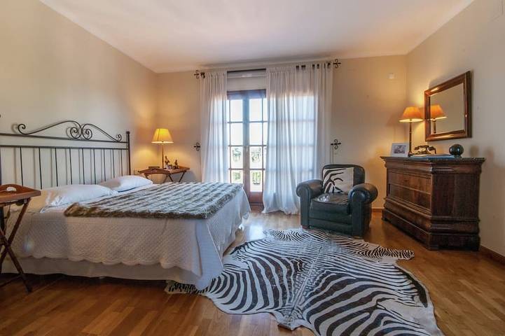 Location de vacances pour 8 personnes, avec piscine ainsi que jardin et balcon à Peralada - 2