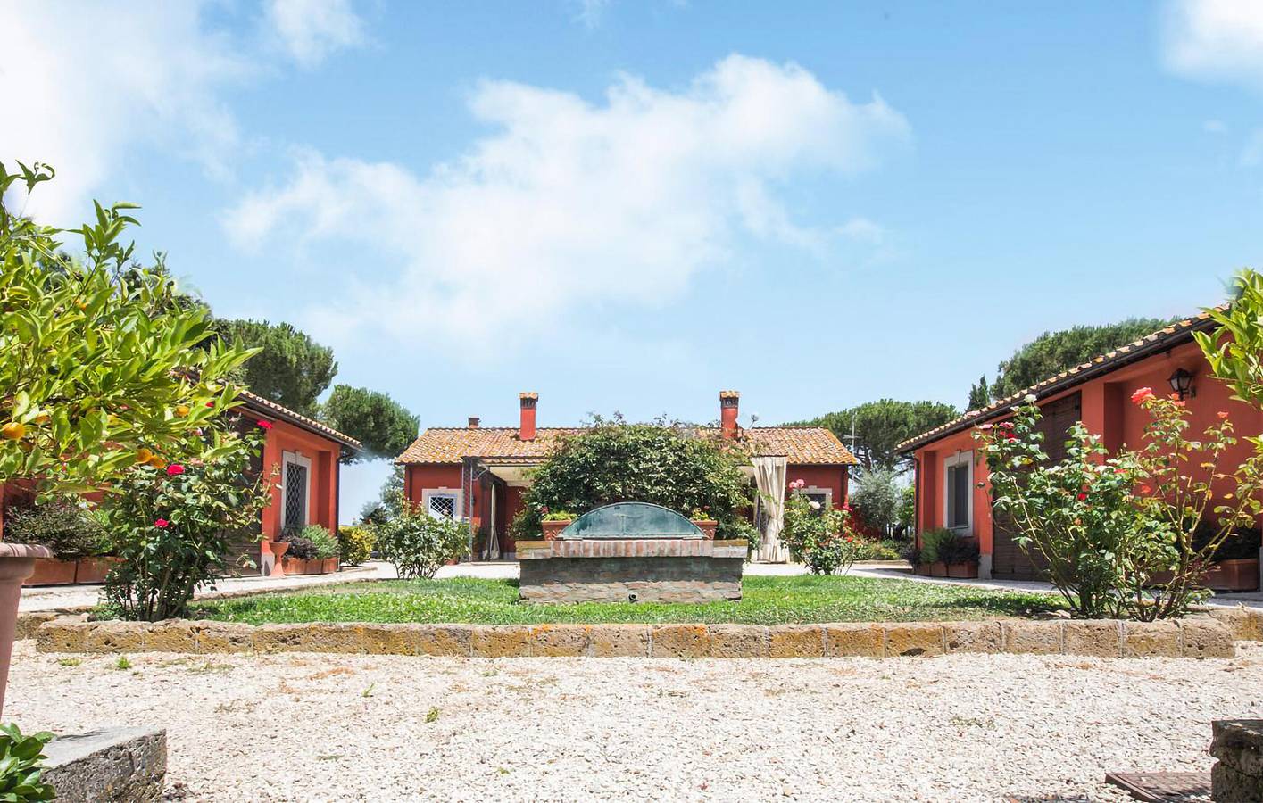 Luxury Lakeside Apartment with Pool and Parking in Marcigliana, Rome