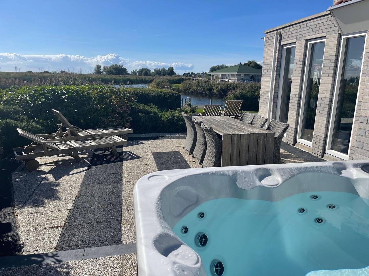 Modernes Ferienhaus mit Sauna und Whirlpool in Makkum, Ijsselmeer