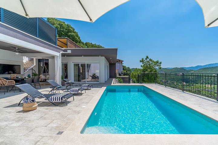 Ferienhaus für 8 Personen, mit Sauna und Garten sowie Terrasse und Whirlpool