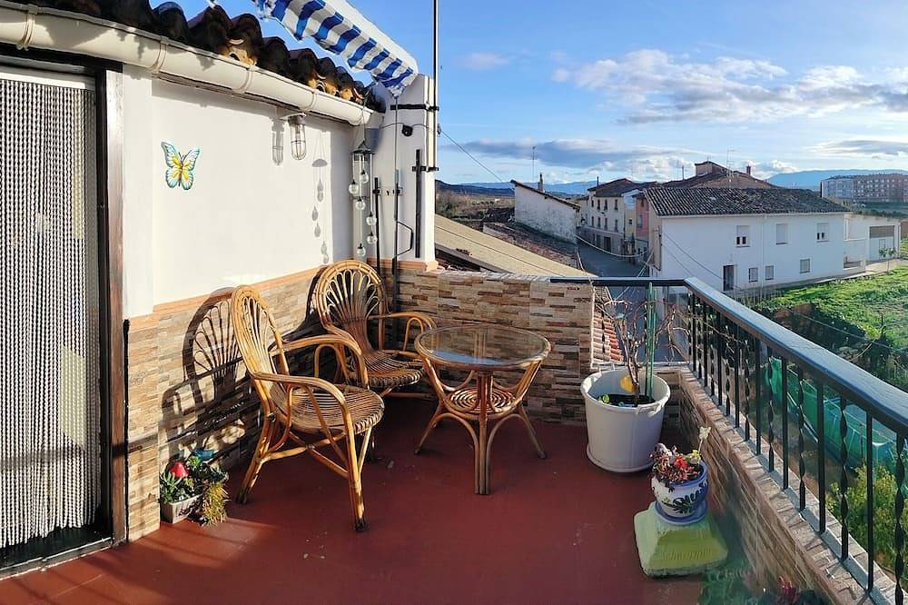 2Bed Traditional Apt - Private Balcony - Fuenmayor in Fuenmayor, Provincia de La Rioja