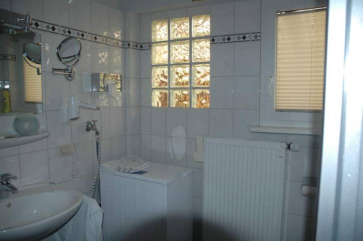 Ferienhaus für 30 Personen, mit Balkon und Garten in Bad Zwesten