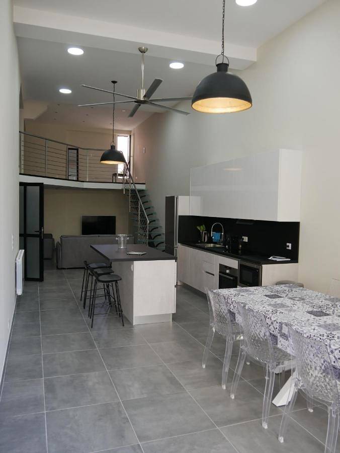Appartement entier, Grand Loft chic et moderne, déco industrielle in Beausoleil, Côte méditerranéenne (France)