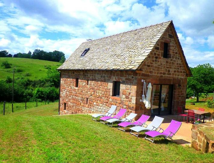 Location de vacances pour 4 personnes, avec Terrasse ainsi que Jardin et Vue à Saint-Cyprien-sur-Dourdou
