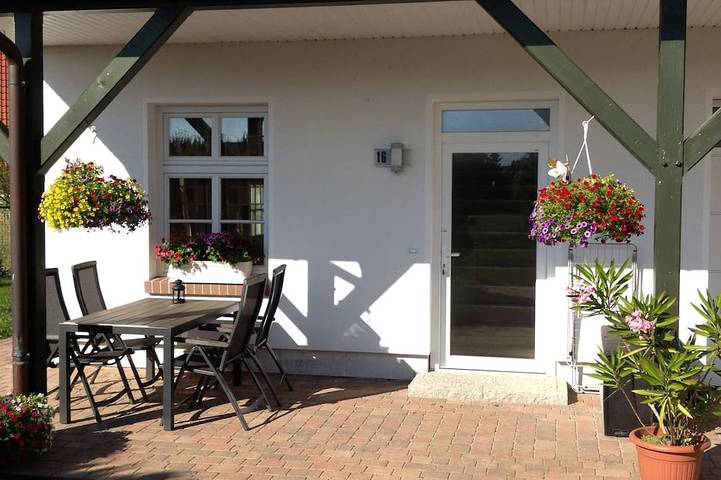 Ferienwohnung für 4 Personen, mit Terrasse und Garten in Saal