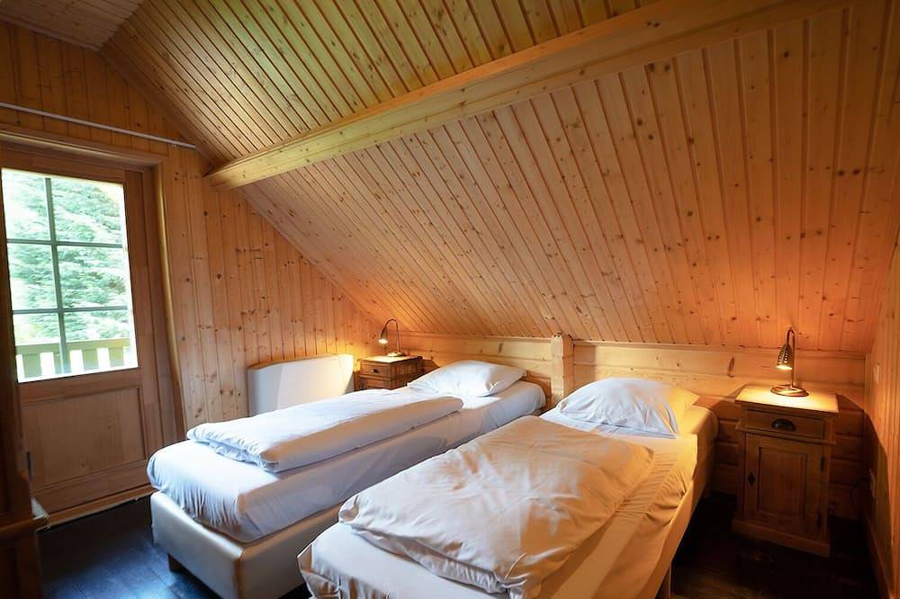 Cozy Swedish group home in forest with private parking in Soest (Niederlande), Utrecht und Umgebung