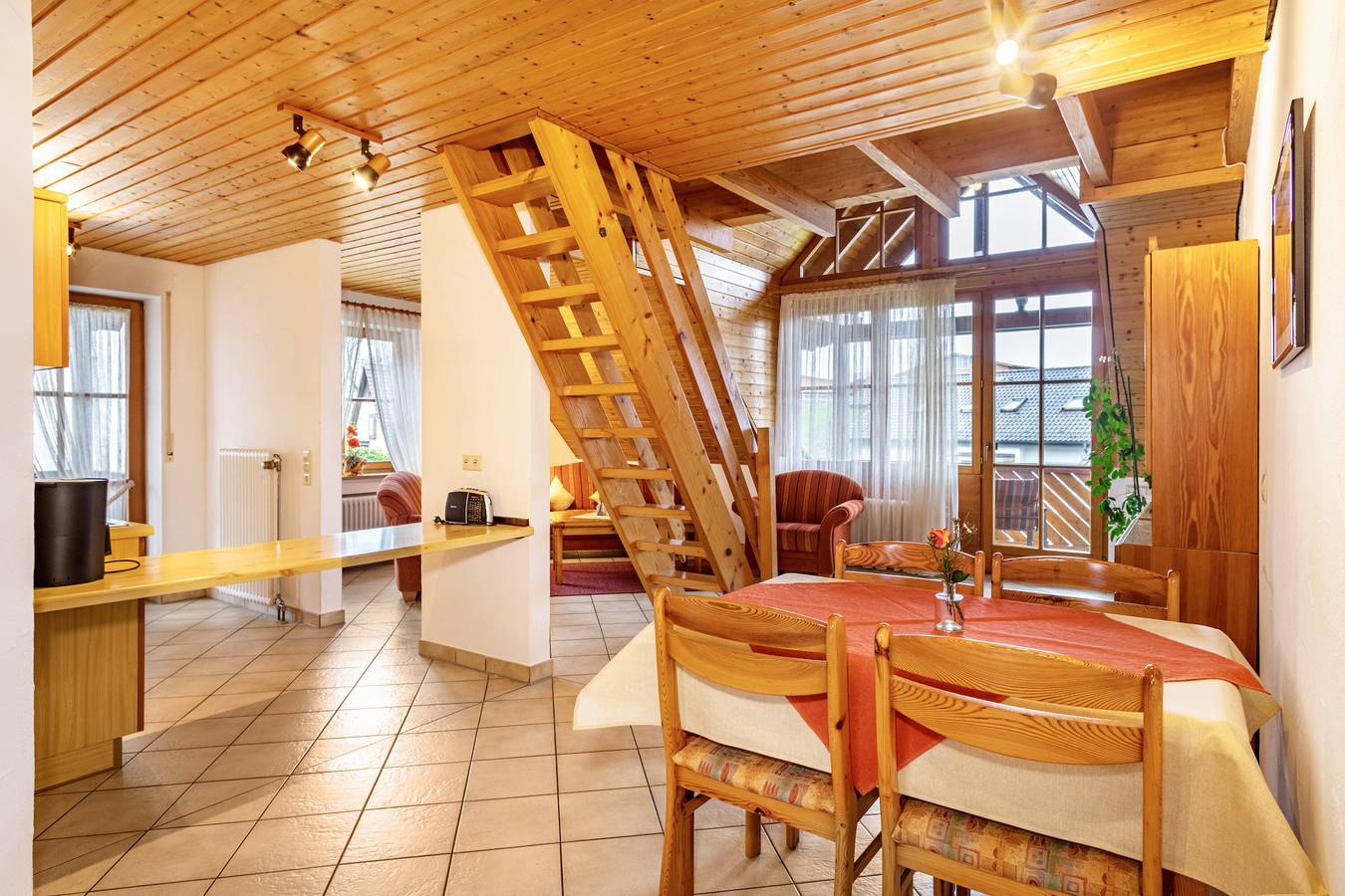 Apartamento entero, Apartamento 'Ferienwohnung 6, 100qm' con jardín compartido, balcón y Wi-Fi in Kressbronn, Distrito de Bodensee