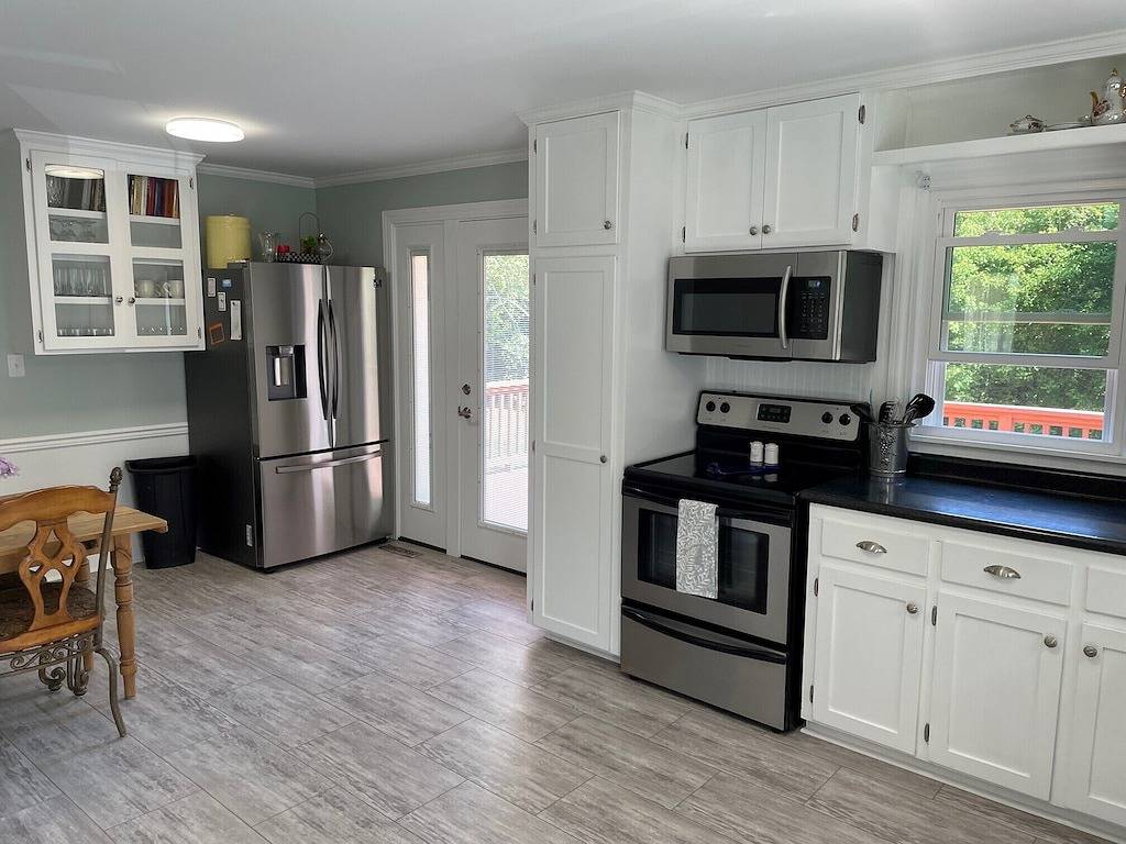 Conviently located cozy 2 bedroom home on quiet street. in Elkin, Surry County