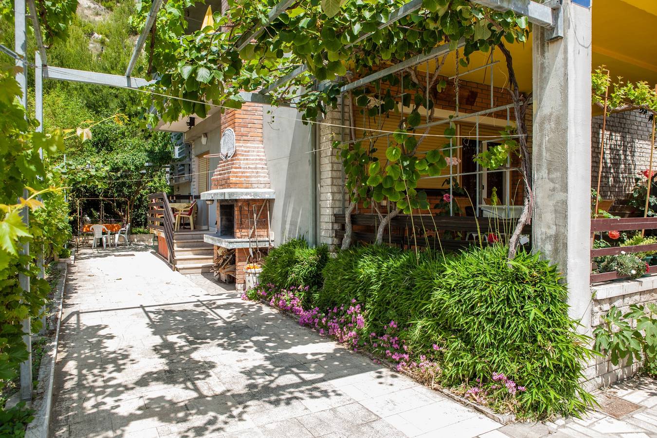 Ganze Wohnung, Studio Appartement mit Terrasse Duce, Omis As-16877-b in Dugi Rat, Omis-Riviera