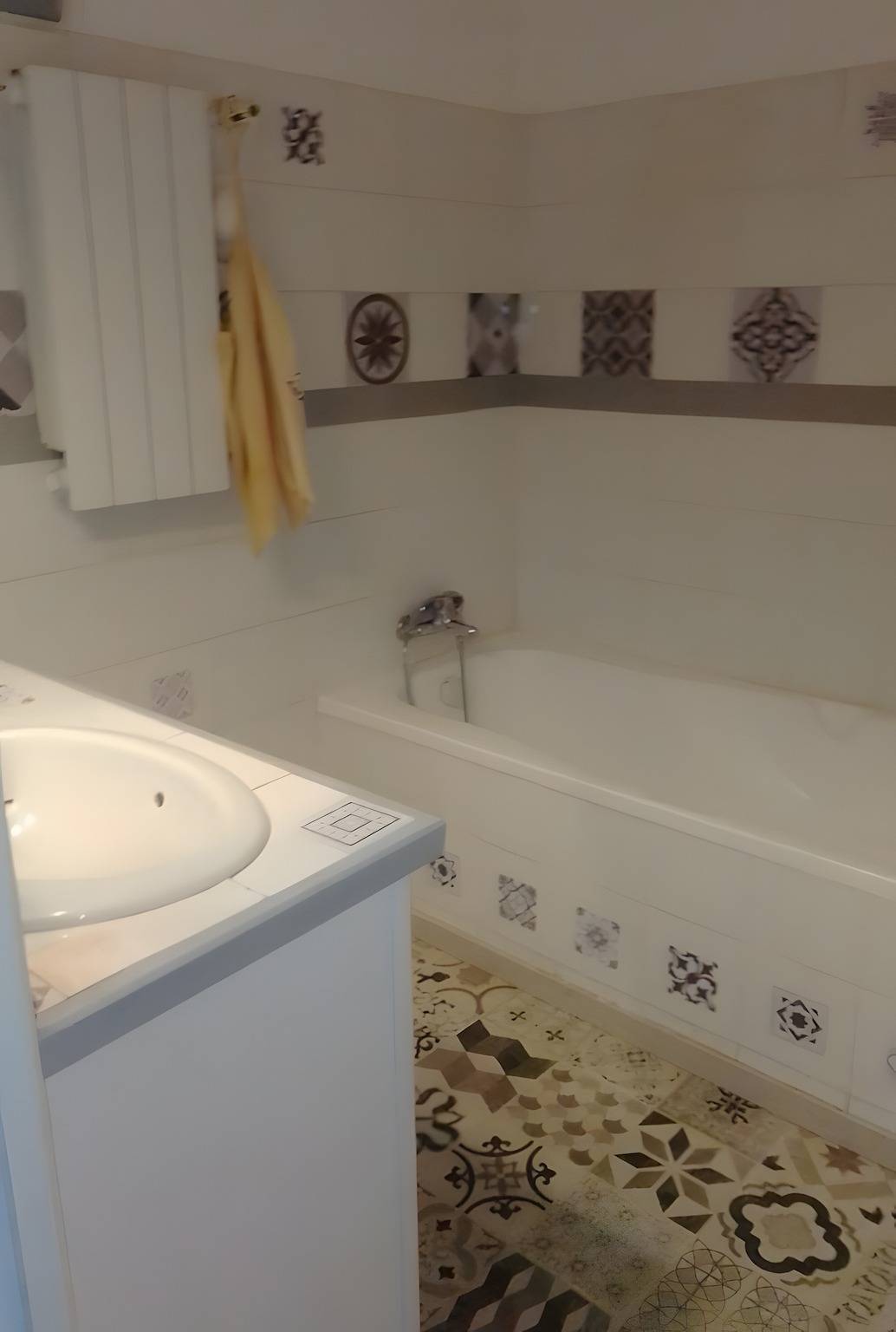 Chambre d'hôtes - Suite familiale avec vue sur la montagne, Wi-Fi et climatisation in Robion, Parc naturel régional du Luberon