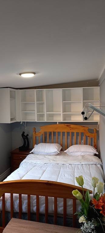 Bed And Breakfast for 3 Guests in Windsor (Ontario), Ontario, Picture 1