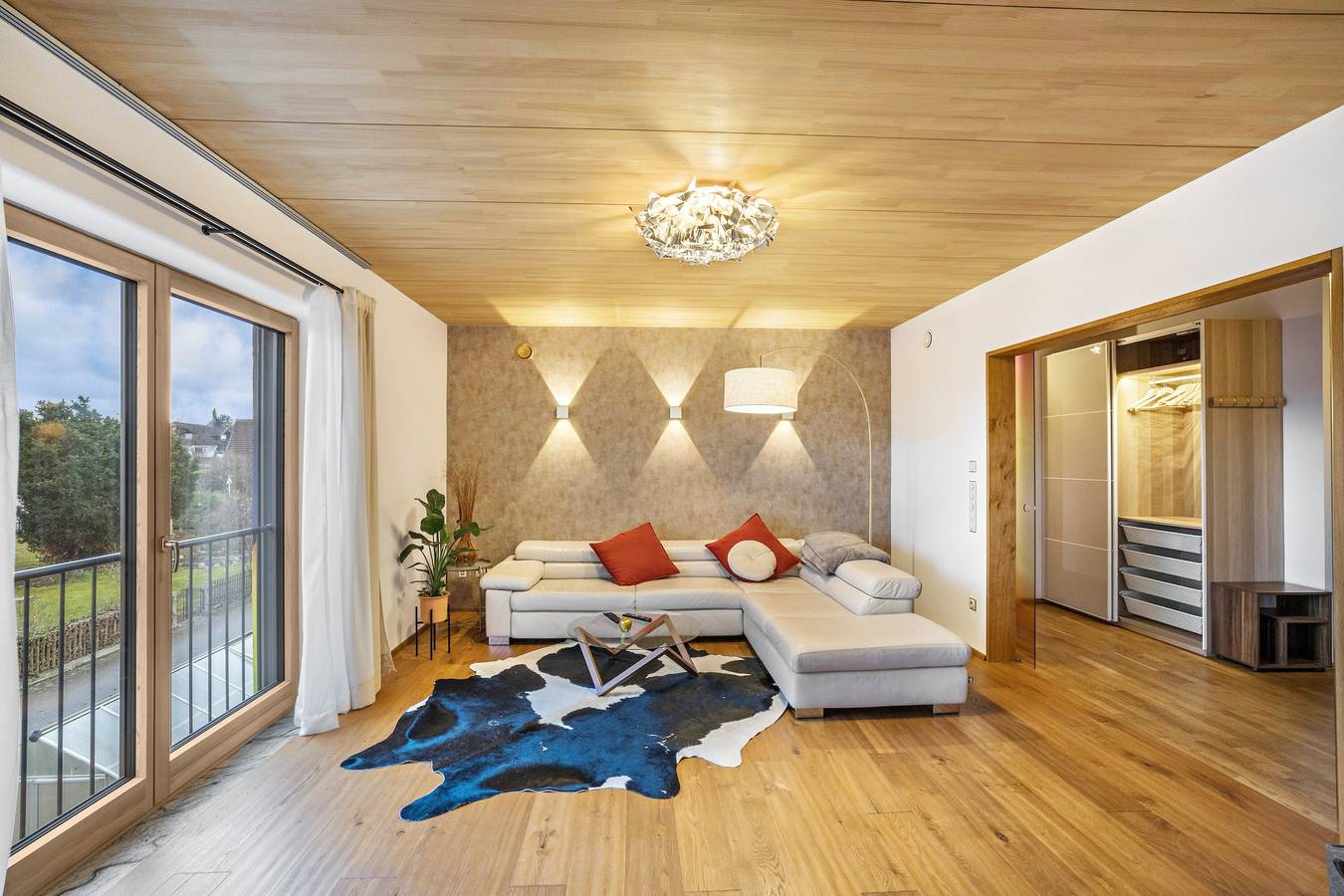 Apartamento inteiro, Apartamento 'Ferienwohnung Mit Herz Und Holz' com Varanda e Wi-Fi in Penzing, Romantische Straße