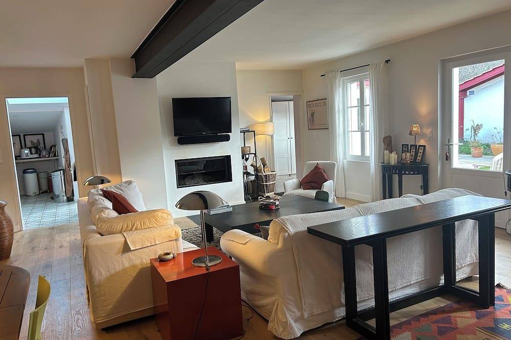 Charming renovated house at the foot of hiking trails, 10 Mn from sea and golf courses in Ascain, Bayonne region