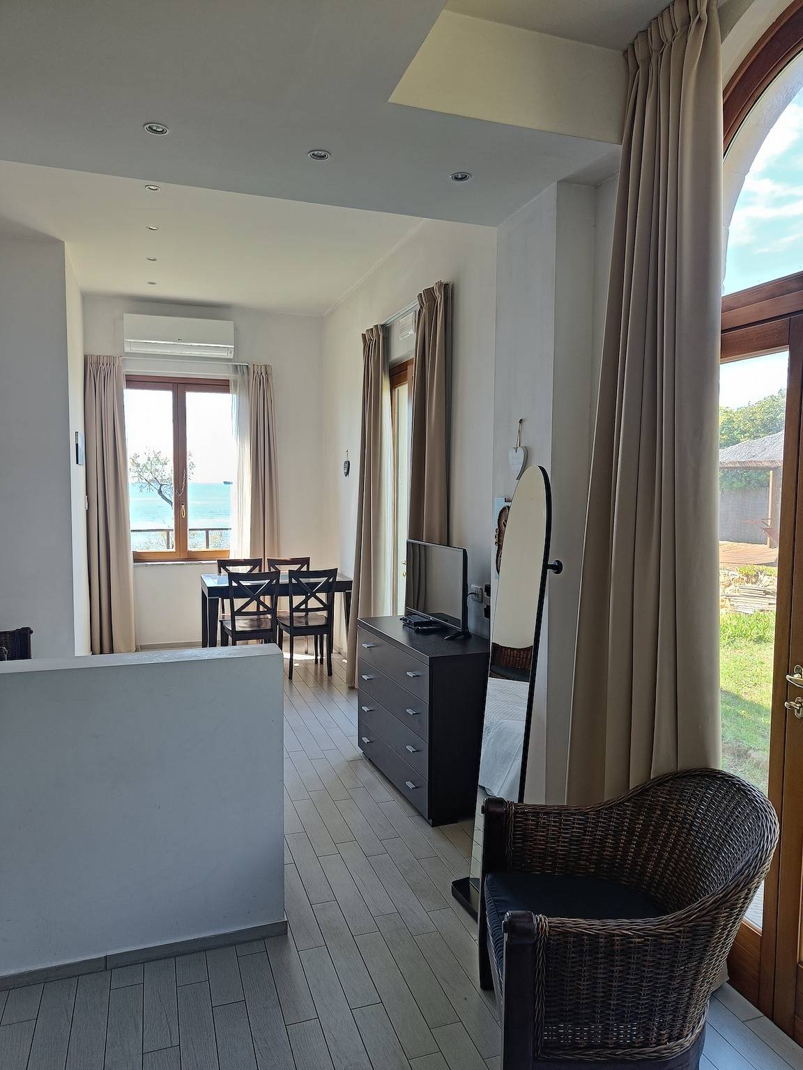 Ganze Wohnung, Risveglio guardando il mare in Livorno, Etruskische Küste