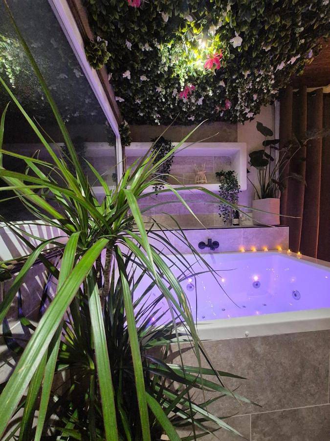 Chalet para 2 personas, con terraza y jacuzzi - 1