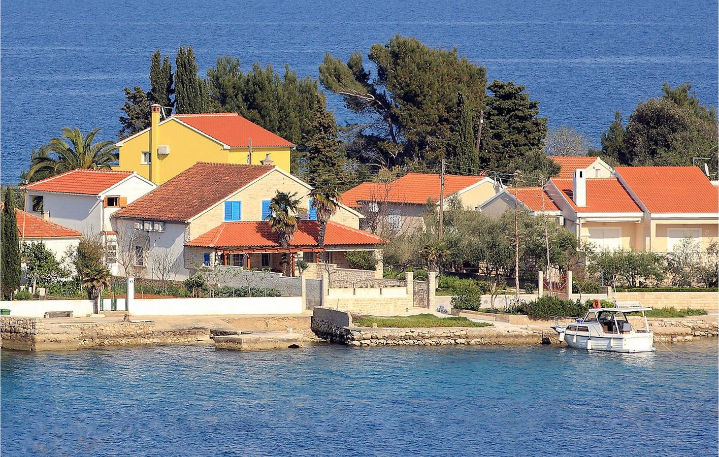 Incantevole appartamento di 135 m² con piscina, vicino alla spiaggia: la vacanza perfetta! in Sutomiscica, Isola di Ugljan