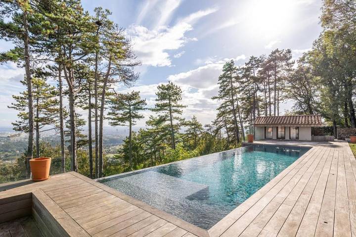 Location de vacances pour 8 personnes, avec piscine ainsi que jardin et terrasse à Saint-Cyr-au-Mont-d'Or - 2