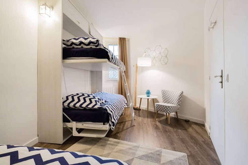 Entire apartment, 1 Bedroom Flat Quartier Rotonde - Lift, Wifi, Air Conditionning / 1 to 6 People in Aix-en-Provence, Mediterranean Coast (France)