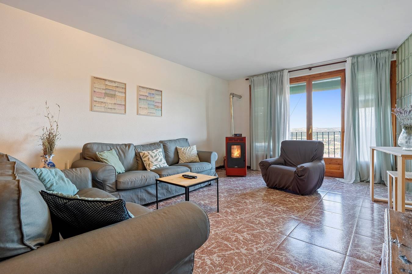 Apartamento entero, Apartamento 'Casa El Ferrer' con vistas a la montaña, terraza privada y Wi-Fi in Peñarroya de Tastavins, Provincia de Teruel