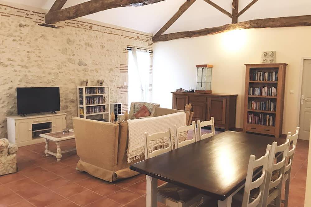 Renovierte Steinscheune mit großem Pool auf Kleingrundbesitz in der Landschaft in Dolmayrac, Villeneuve-sur-Lot und Umgebung