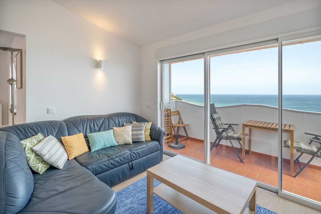 Ganze Wohnung, Apartment 'Salema Amazing View' mit Meerblick, Balkon und Wlan in Salema, Naturpark Südwest-Alentejo und Costa Vicentina