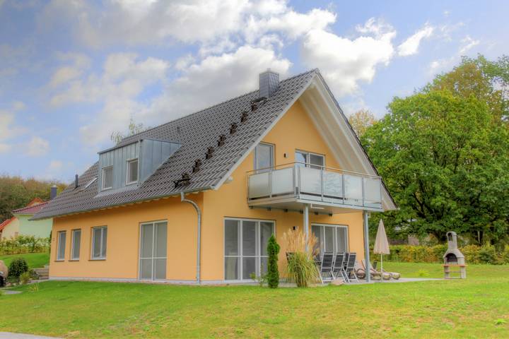 Ferienwohnung für 4 Personen, mit Terrasse und Garten sowie Sauna in Lenz