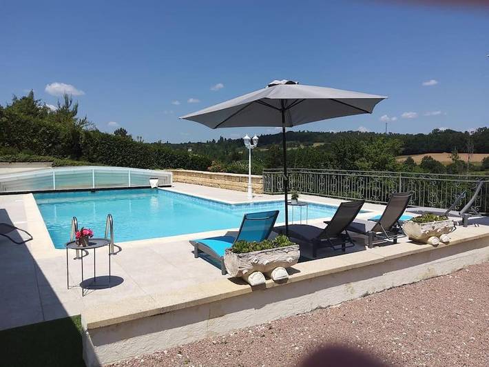Cottage pour 8 personnes, avec vue ainsi que piscine et jardin à Sainte-Marie-de-Chignac