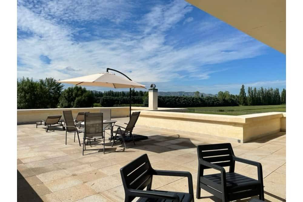 1 Bedroom Private vacation home in Mollã©gã¨s in Châteaurenard, Arles region