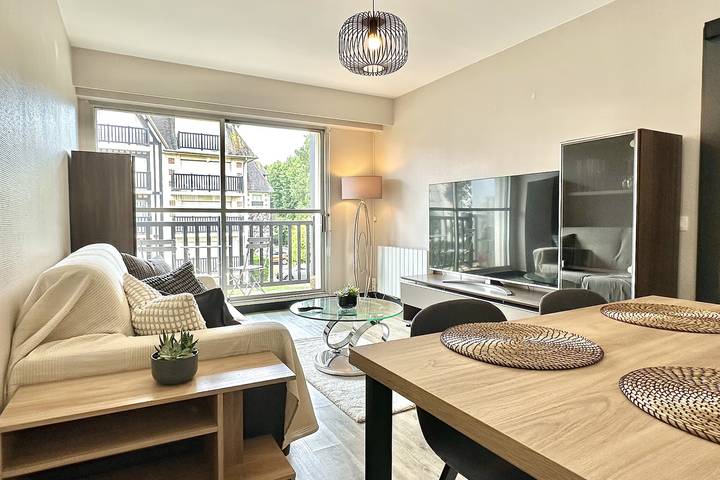 Gîte pour 4 personnes, avec Balcon dans Plage De Tourgeville - 2
